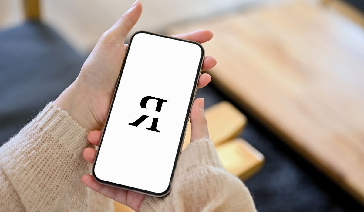 Type a Backwards R on Android